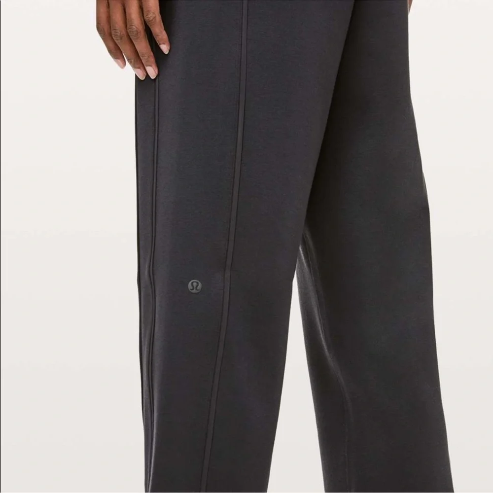 Lululemon Cropped Black Pants Light Strides Crop 23" Black - Picture 4 of 8